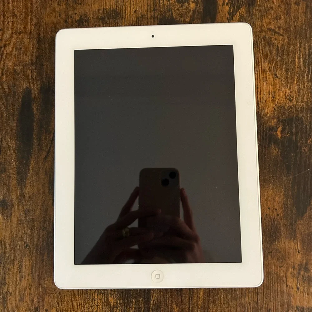 iPad 4th Gen (WiFi) - MD515LL/A